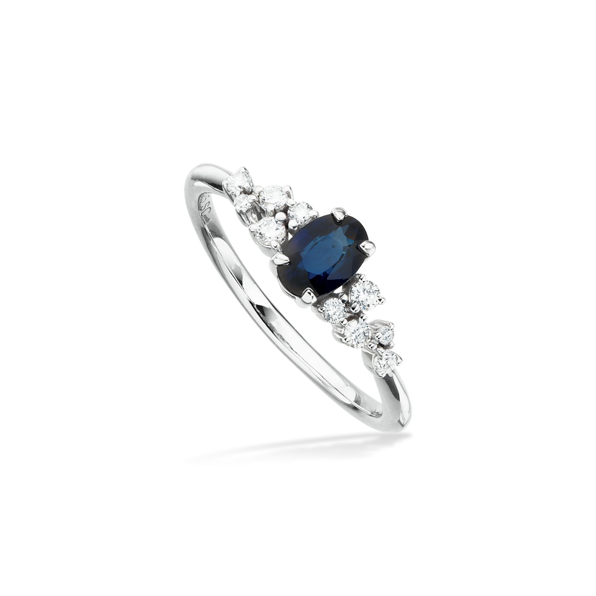 14 Karat Hvidguld Ring med Safir og Brillanter fra Scrouples