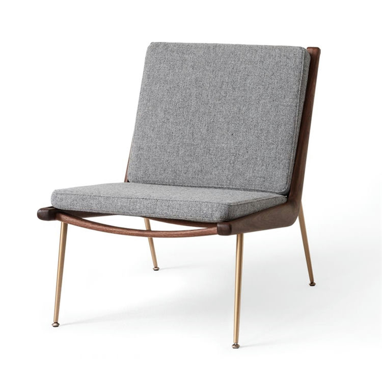 Andtradition Boomerang Hm1 Loungestol i Valnød og Messing
