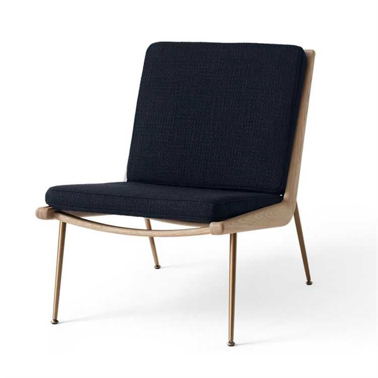 Andtradition Boomerang Hm1 Loungestol i Marineblå Messing
