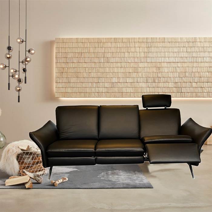 Himolla 6902   Pers  Sofa   Sort Læder Justerbar Ryg   Skammel