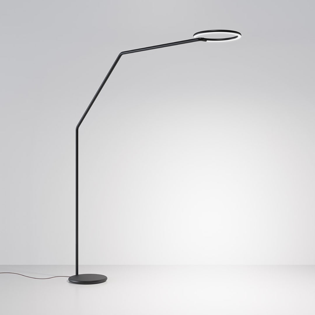 Vine Light Gulvlampe Sort     fra Artemide
