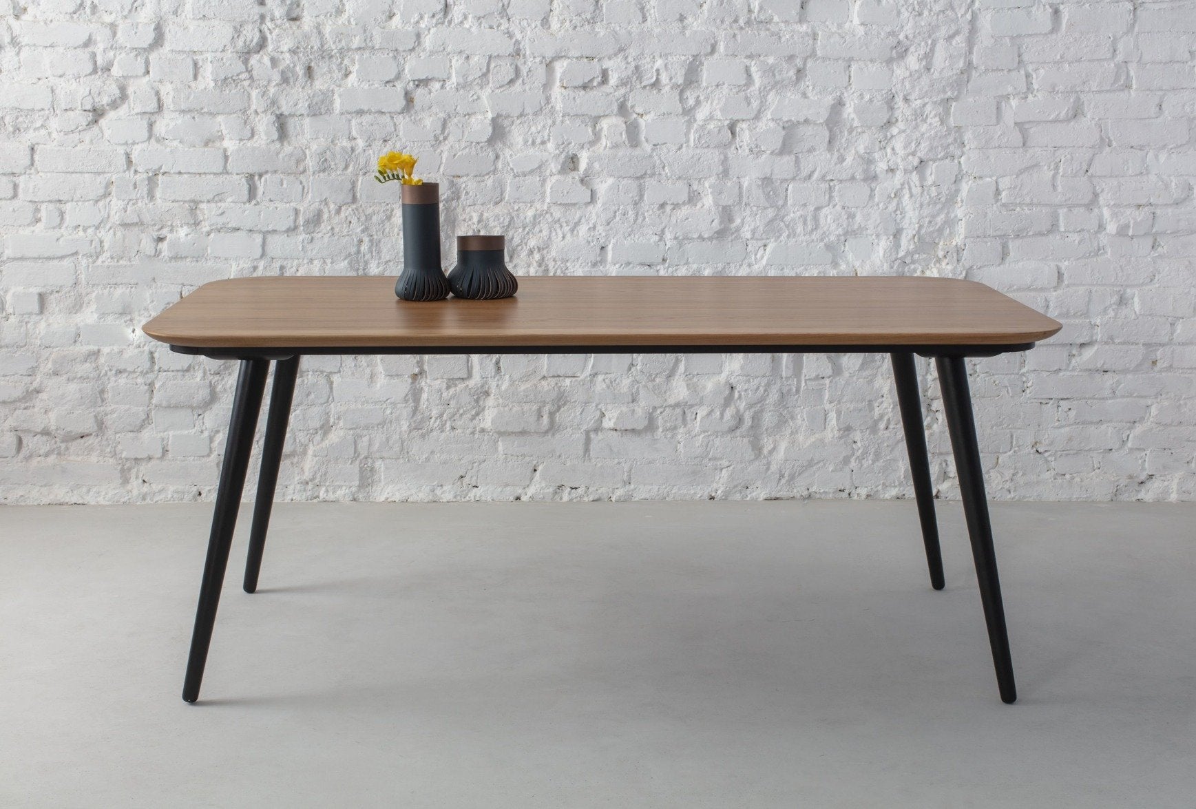 Kontrast Spisebord 180x90x75cm   Eg   Sorte Ben fra Ragaba